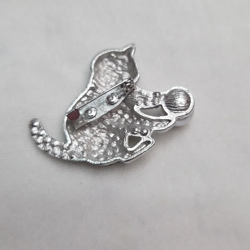Women's Silver Cat With Ball Pearl Brooch Retro Style Pin Rhinestones Elegant